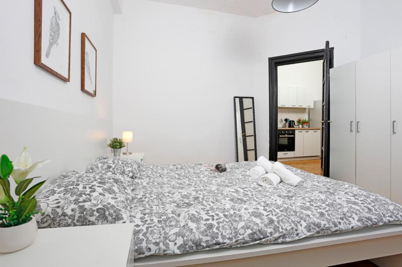 Lovely Apartment With 2 Bedrooms Bucureşti Eksteriør bilde