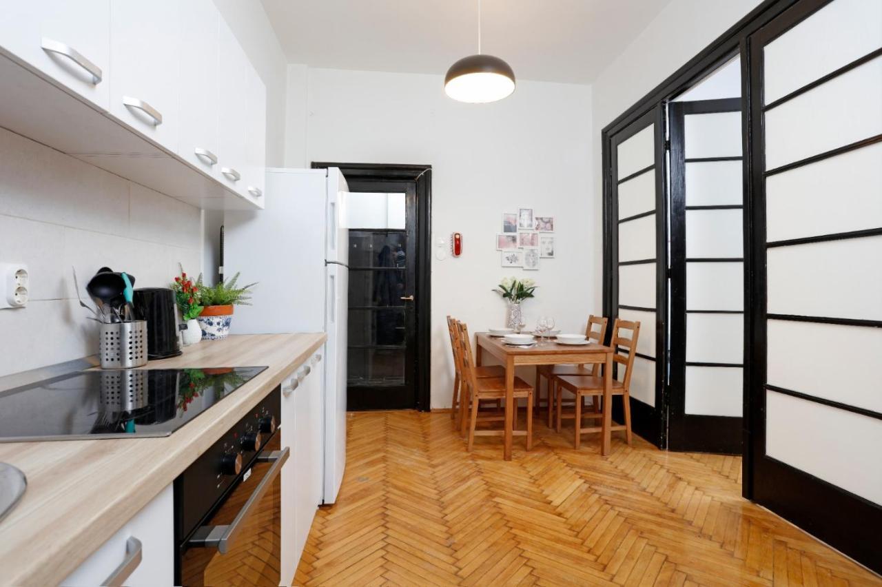 Lovely Apartment With 2 Bedrooms Bucureşti Eksteriør bilde