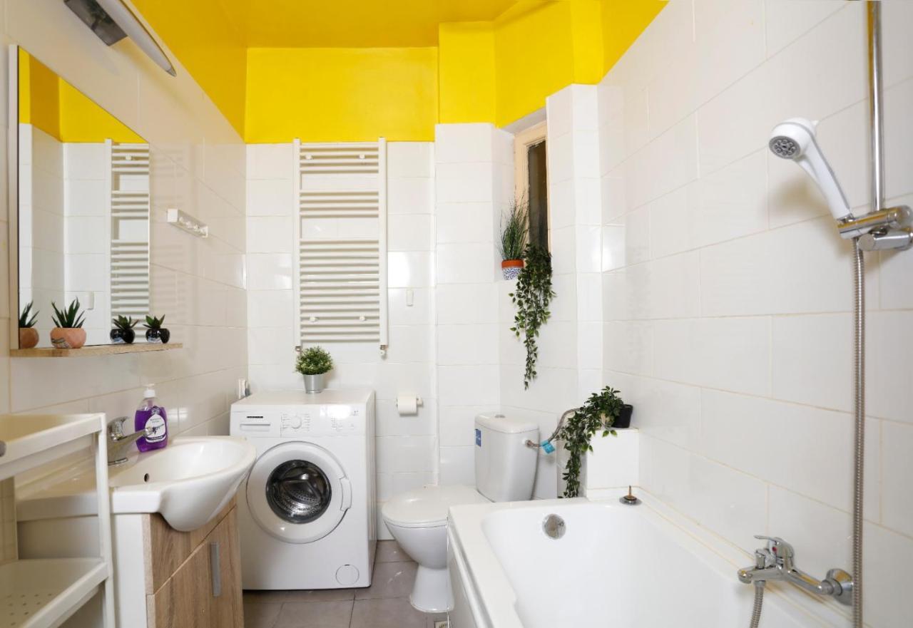 Lovely Apartment With 2 Bedrooms Bucureşti Eksteriør bilde